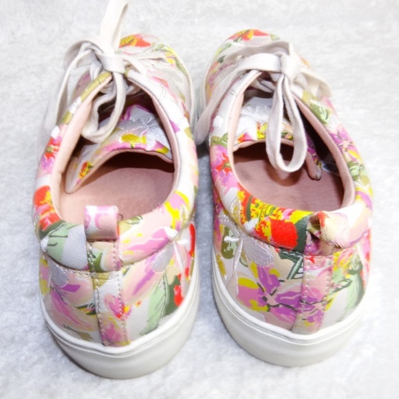 J/Slides NYC 8.5 Appy Floral Sneaker Embroider Floral Anthropologie Light Gray - Picture 6 of 7
